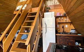 Chalé romântico com hidro, lareira e churrasqueira na Serra